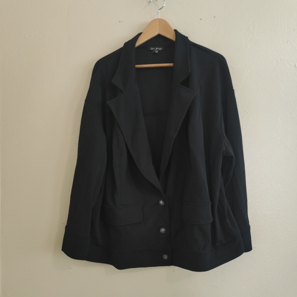 Plus size Love, Mauren curvy woman's size 2XL 3 button down black blazer